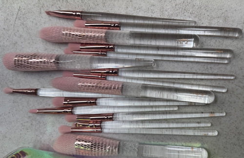 Made by Mitchell 16 piece Holigraphic Brush Set and Bag